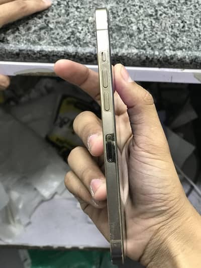 I phone 12 pro max 10 by 10 condition with box