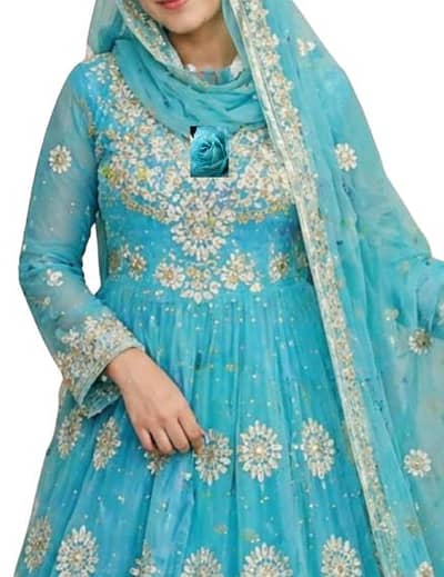 یہ ایک فیروزی ،/   خوبصورت ایکوا بلیو کلر ہے ۔انارکلی فراک ہےک