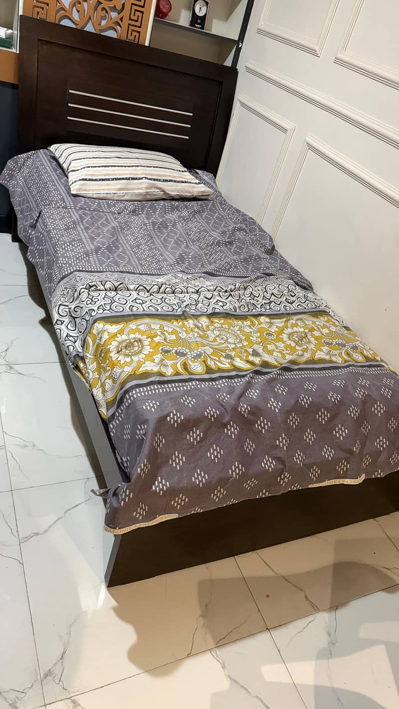 single bed with dressing table 0