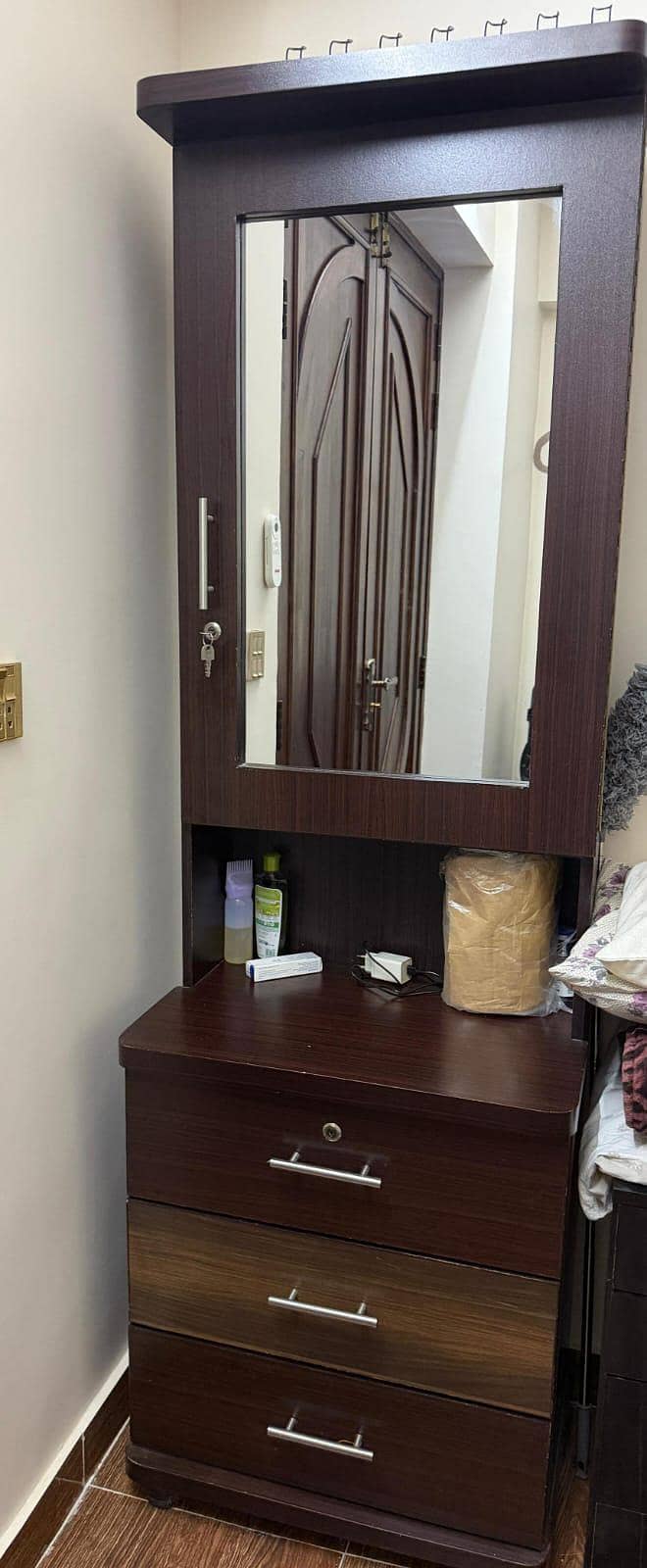 single bed with dressing table 1