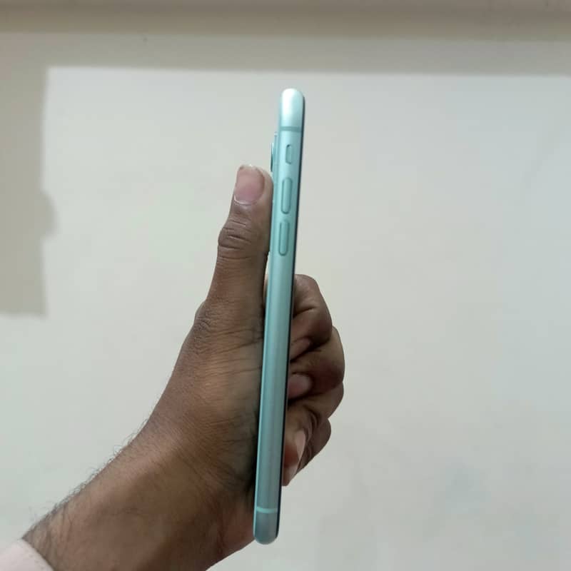 iPhone 11 3