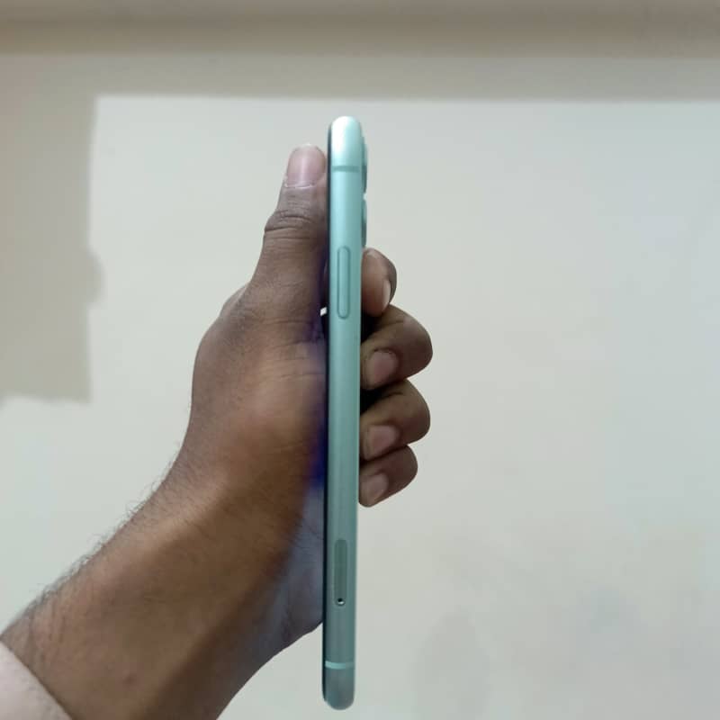 iPhone 11 4