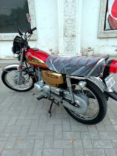 2025 Honda CG125s Gold [0306.6655410 )
