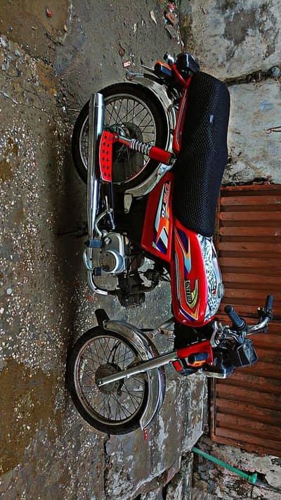 united 70 bike condition ok urgent sale contact Whatsapp 03194442828