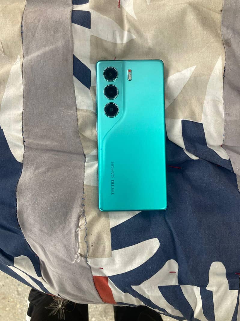 TECNO CAMON 40 0