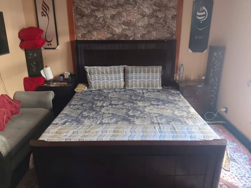 Bedset , Side Table , Dressing Table 1