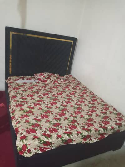 bed +matras far sal price 30000 D H A please 8 baradway camarshal