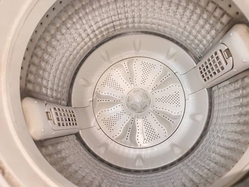 "Haier Automatic Machine" 1