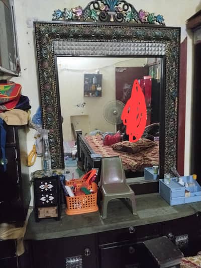 Bed set with side tables, showcase and singhar table