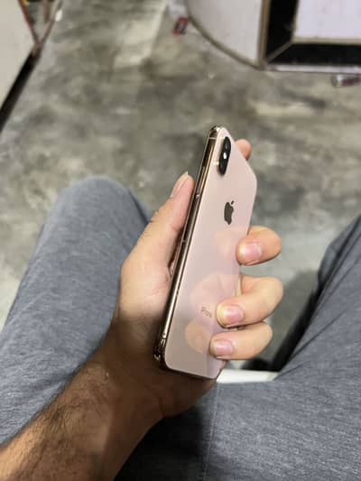 iphone xs 64gb only minor. front glass crack