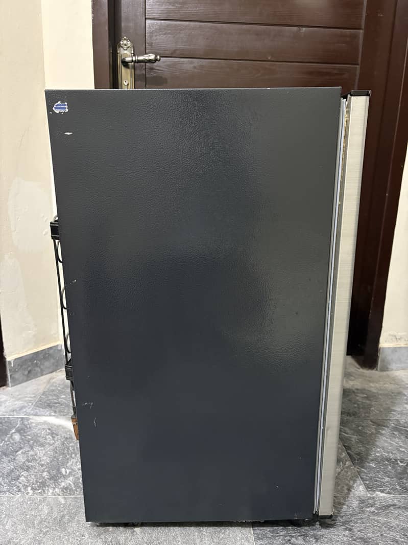 Mini fridge Dawlance 1