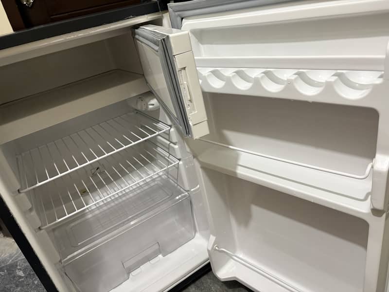 Mini fridge Dawlance 2