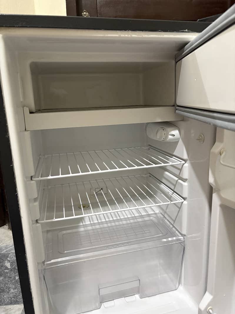 Mini fridge Dawlance 3