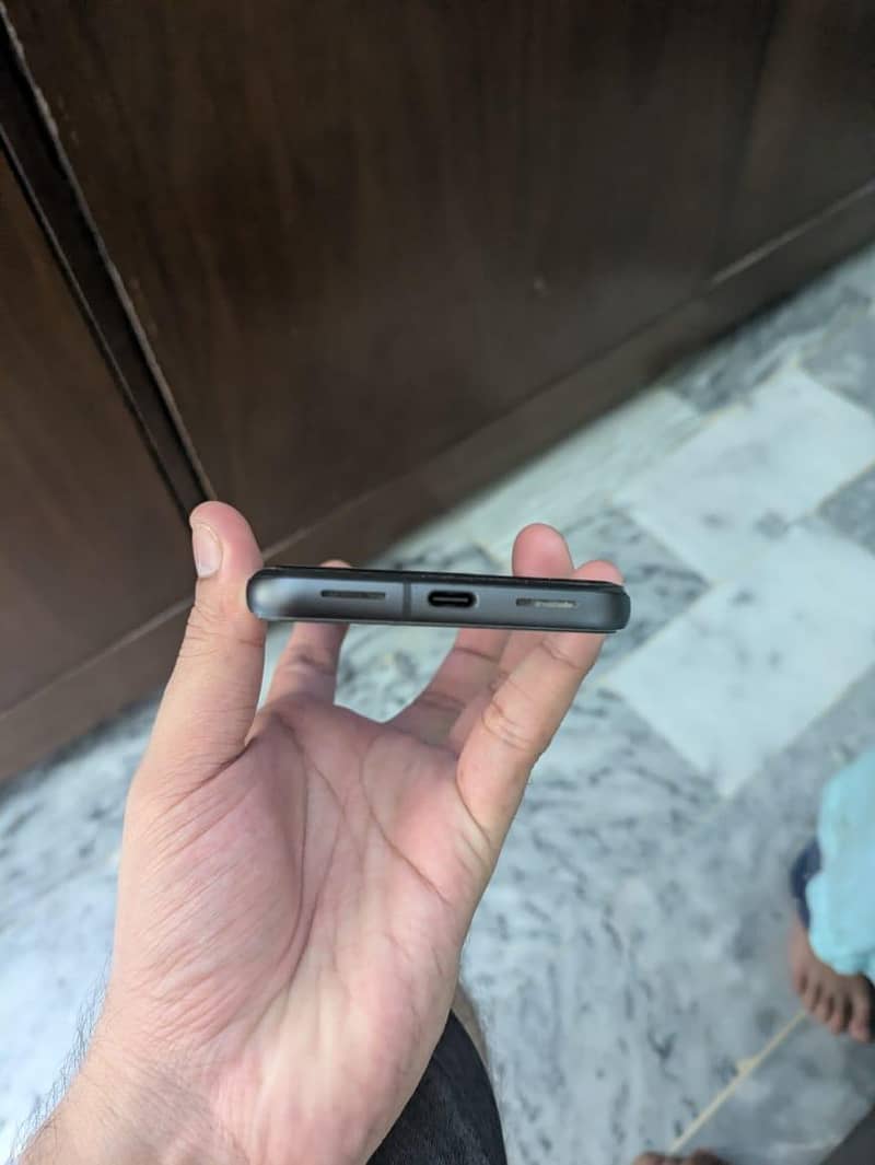 Google Pixel 8 4