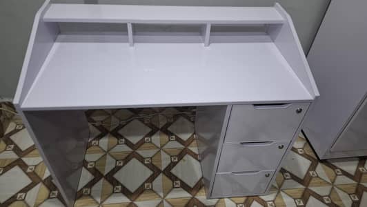 Gaming White Table with Lockers