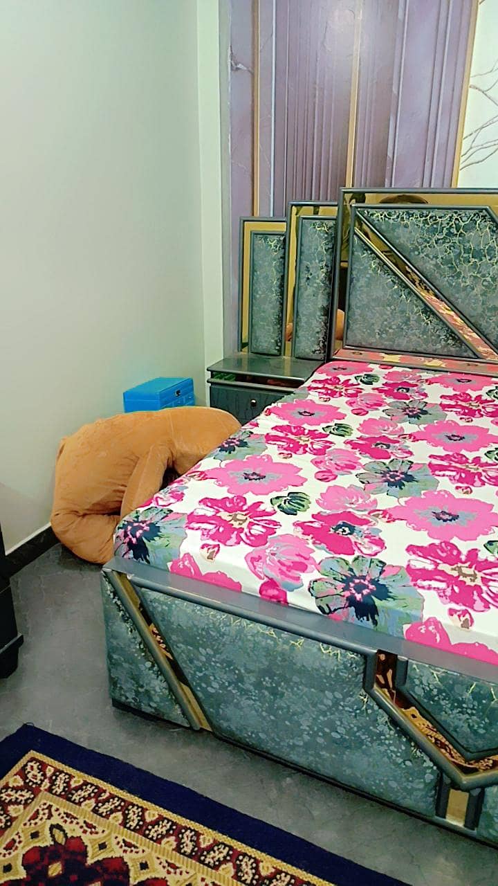 bed  side table dressing 0