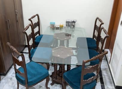 chunati dinning table and 6 chairs