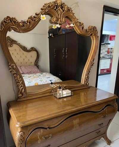 Full set of 6 piece Semi Luxury Bedroom Set & moltifom matress