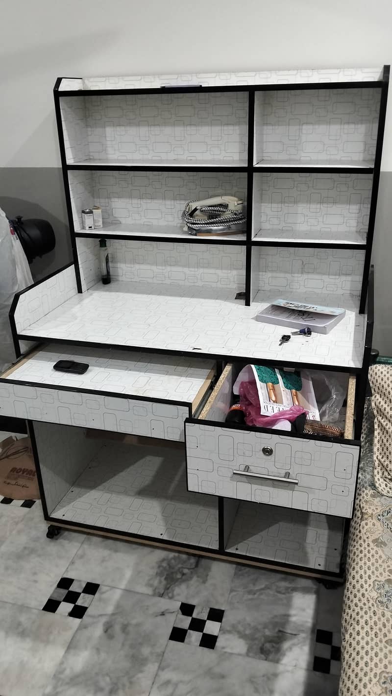 computer table 3