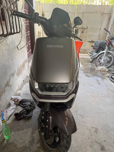 Electric scooty Revo A12