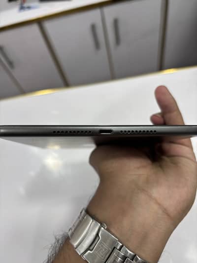 Apple iPad mini (5th generation) 64GB Non PTA / 10-10 Condition