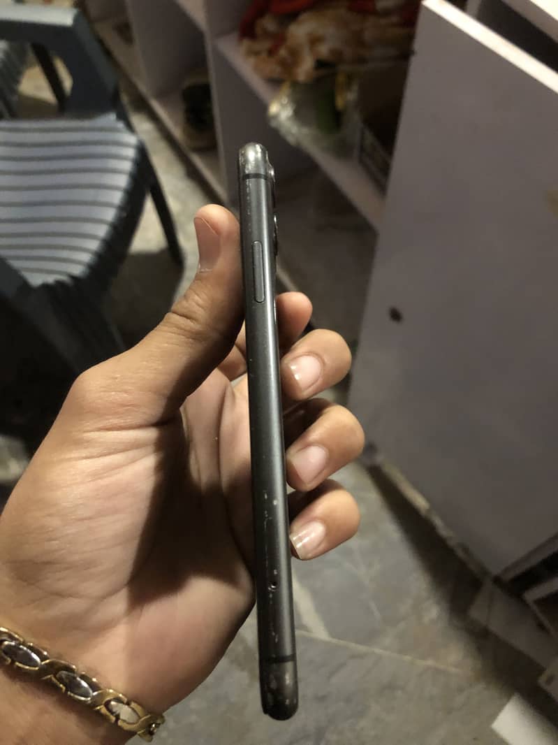 iPhone 11 0