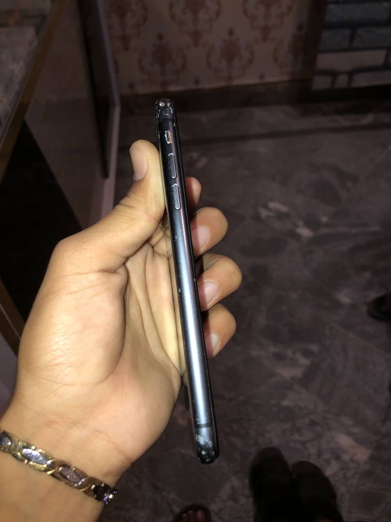 iPhone 11 6