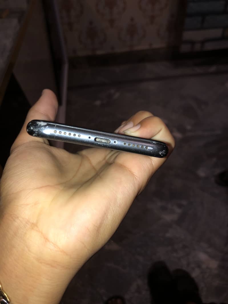 iPhone 11 7