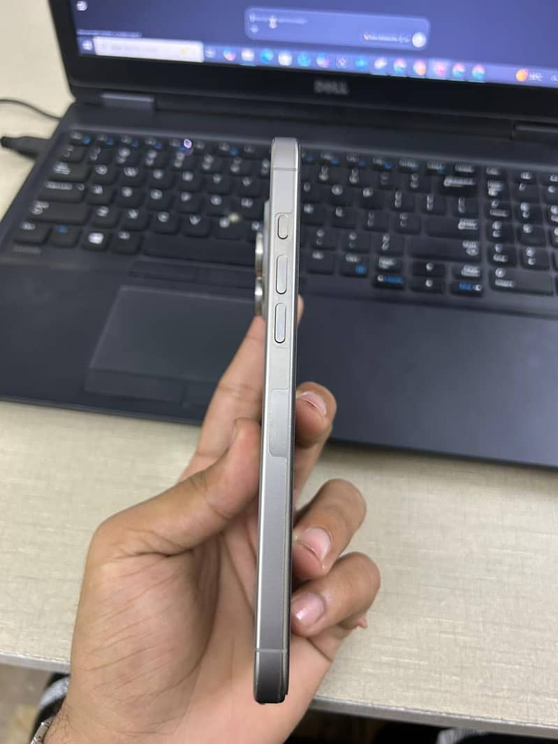 IPHONE 16 PRO MAX 4
