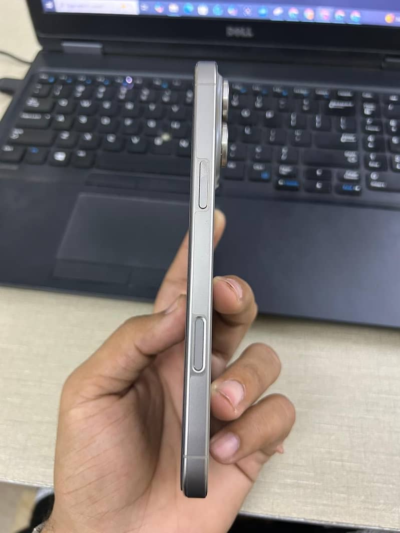 IPHONE 16 PRO MAX 5