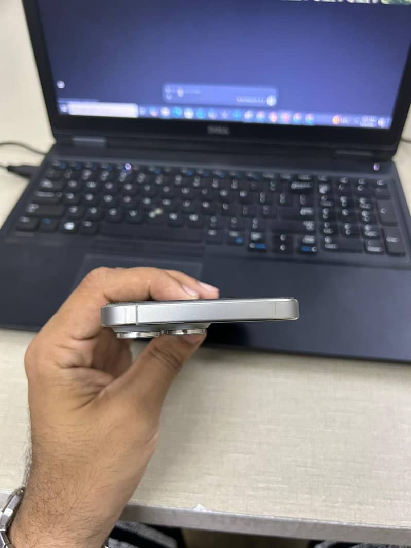 IPHONE 16 PRO MAX 6