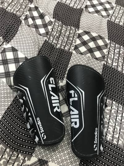 Sondico original shin pads
