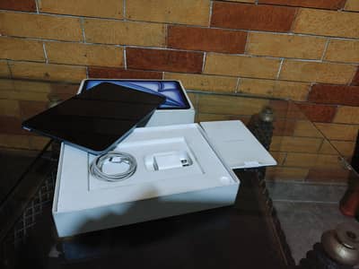 Ipad M3 11 inch with original cabel and charger with 3 months warranty