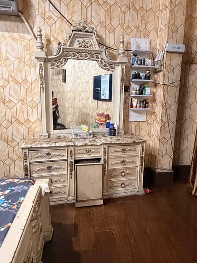 Classic Victorian Style Bedroom Set