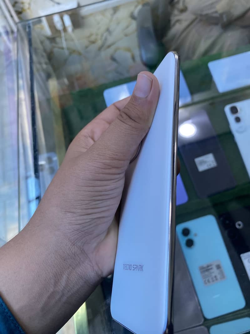 Tecno Camon 40 pro+ 2