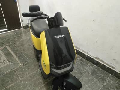 Revoo Electric Scooty A10