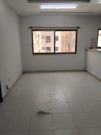 Two bedrooms unfurnished flat available for rent in E11 2