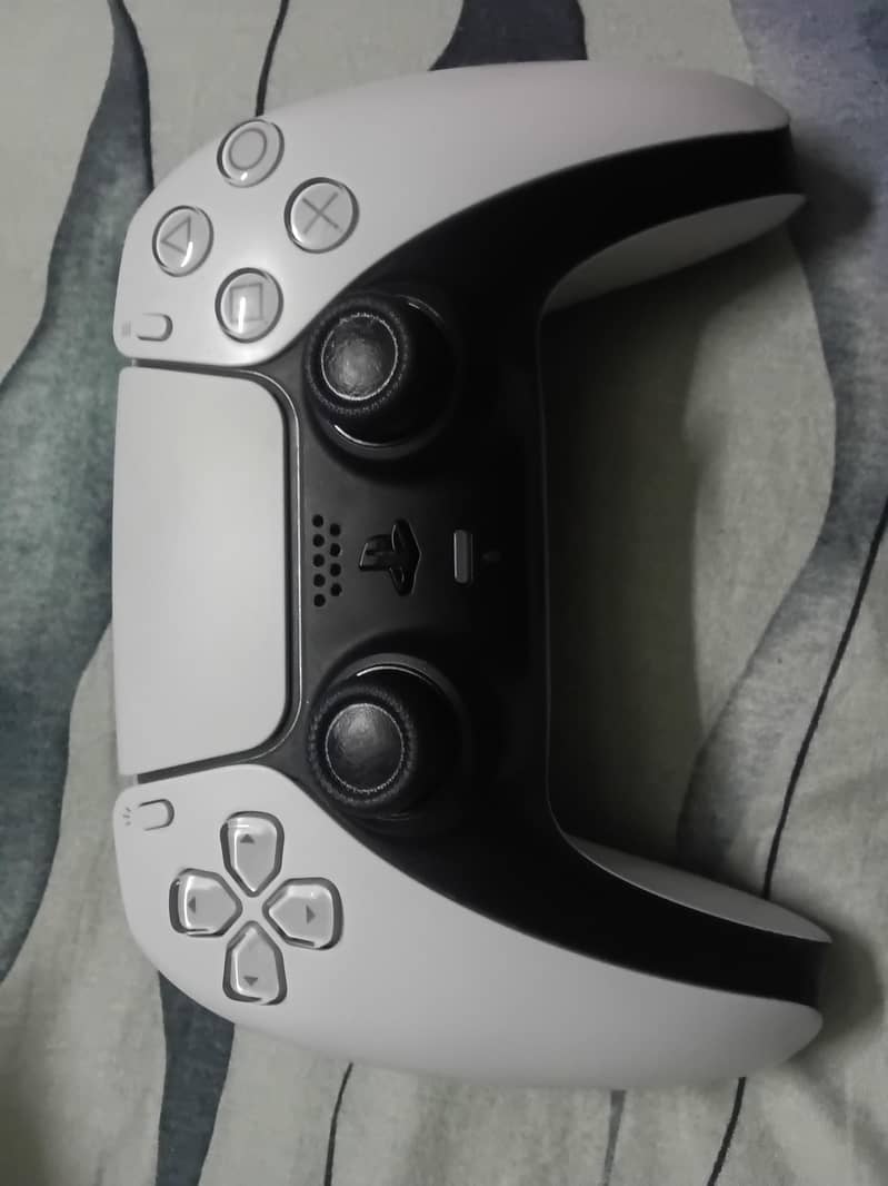 dualsense ps5 white controller 0