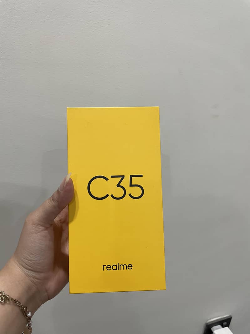 Realme C35 6