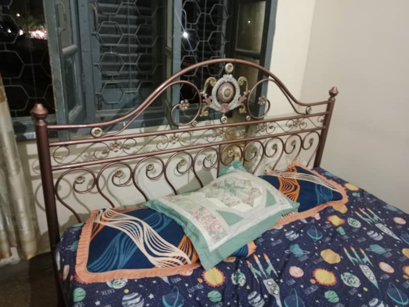 bed + 1