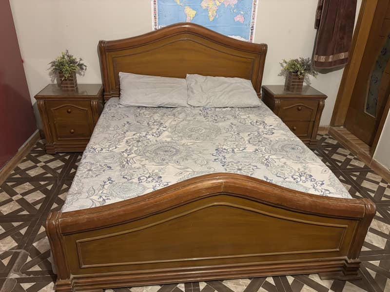 Bed with 2 side tables 2