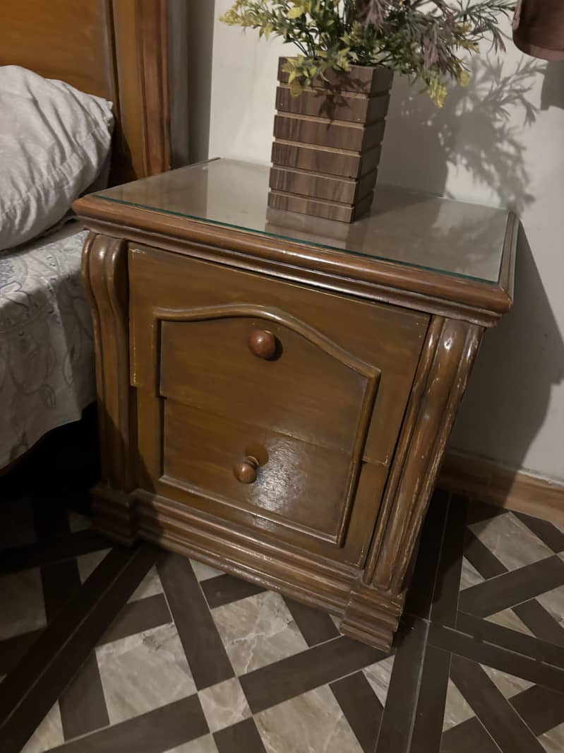Bed with 2 side tables 3