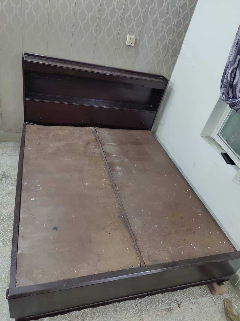 bed 2 side tables 0