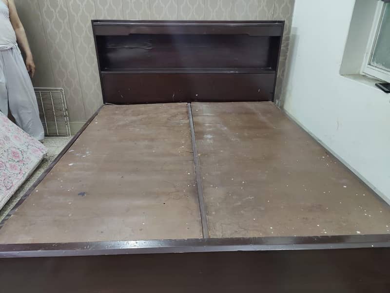 bed 2 side tables 1