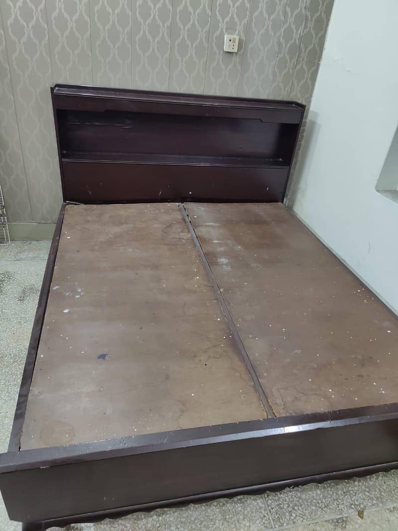 bed 2 side tables 3