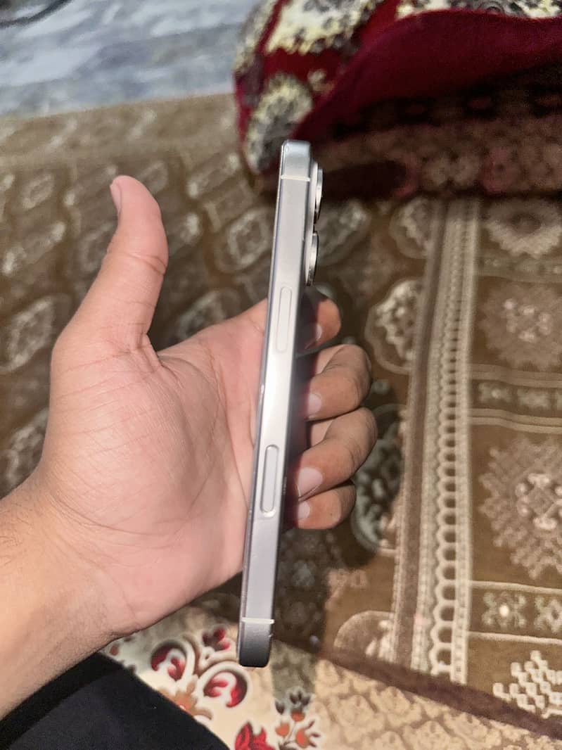 Iphone 16pro 5