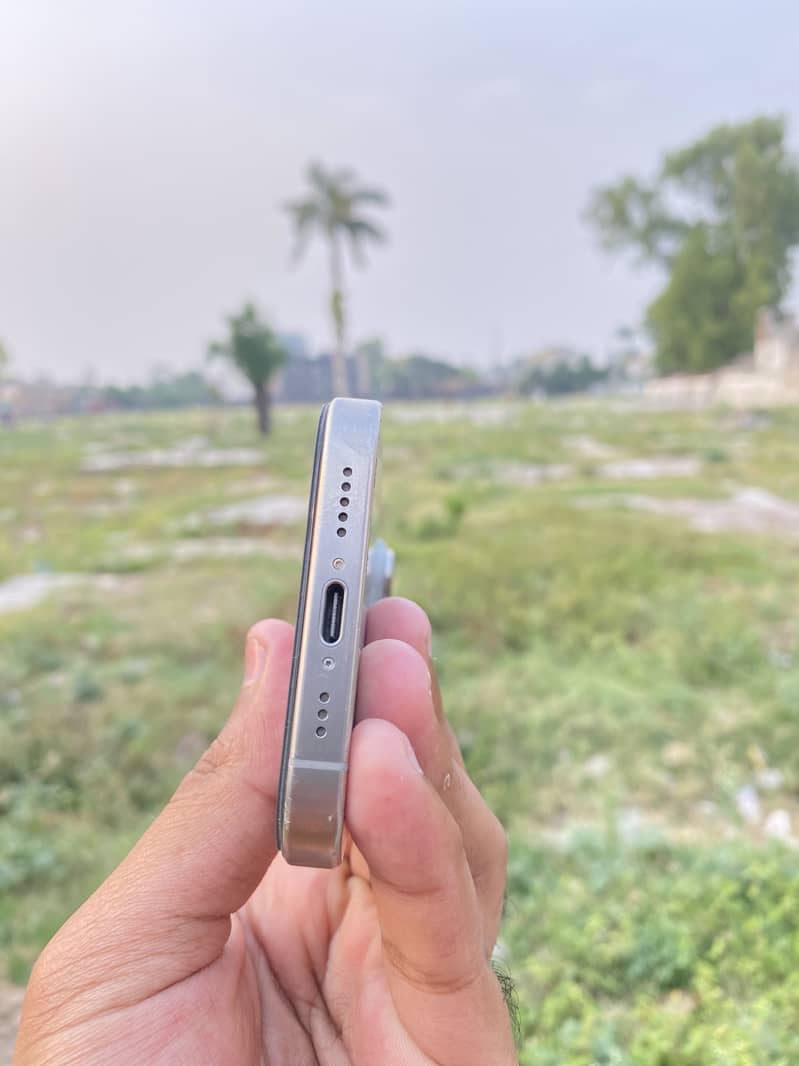 iPhone 16 pro 1