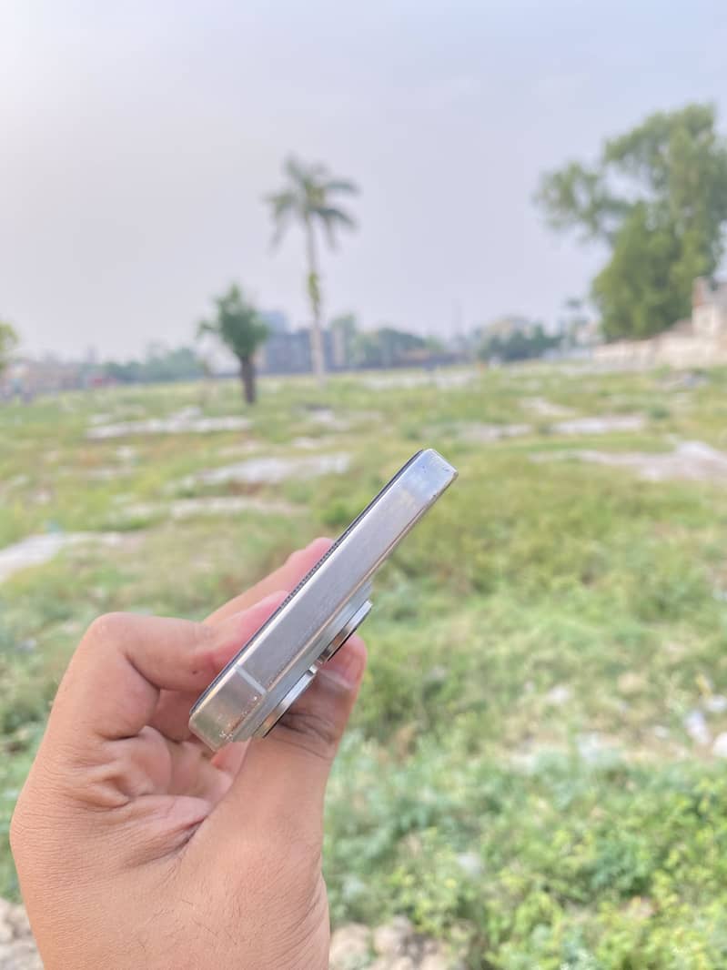 iPhone 16 pro 2