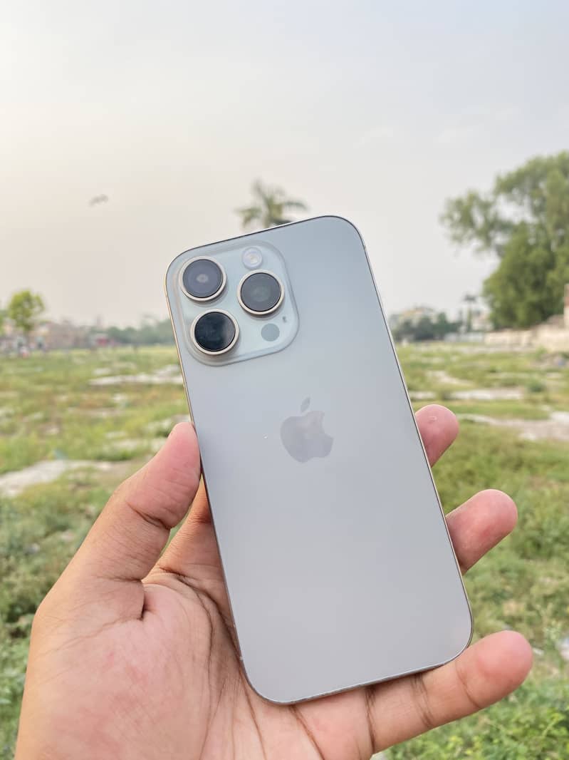 iPhone 16 pro 4