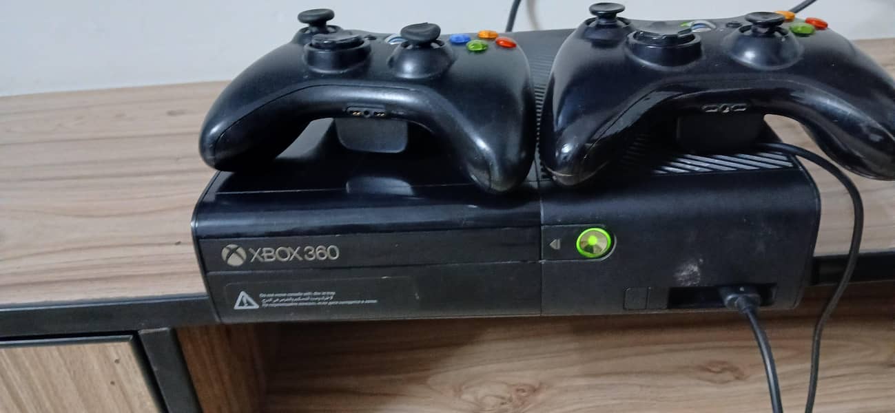 x box 360  with 2 wireless controller 0
